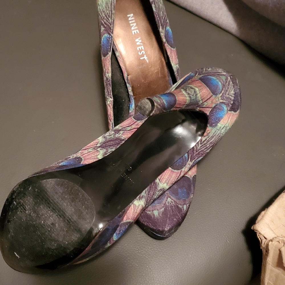 Shoes - Picture 2 of 3